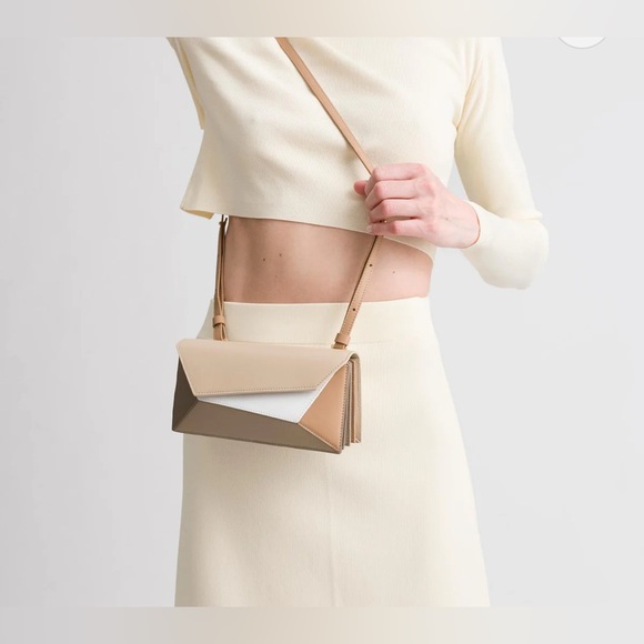 Beautiful Mlouye Crossbody Bag - Picture 1 of 8